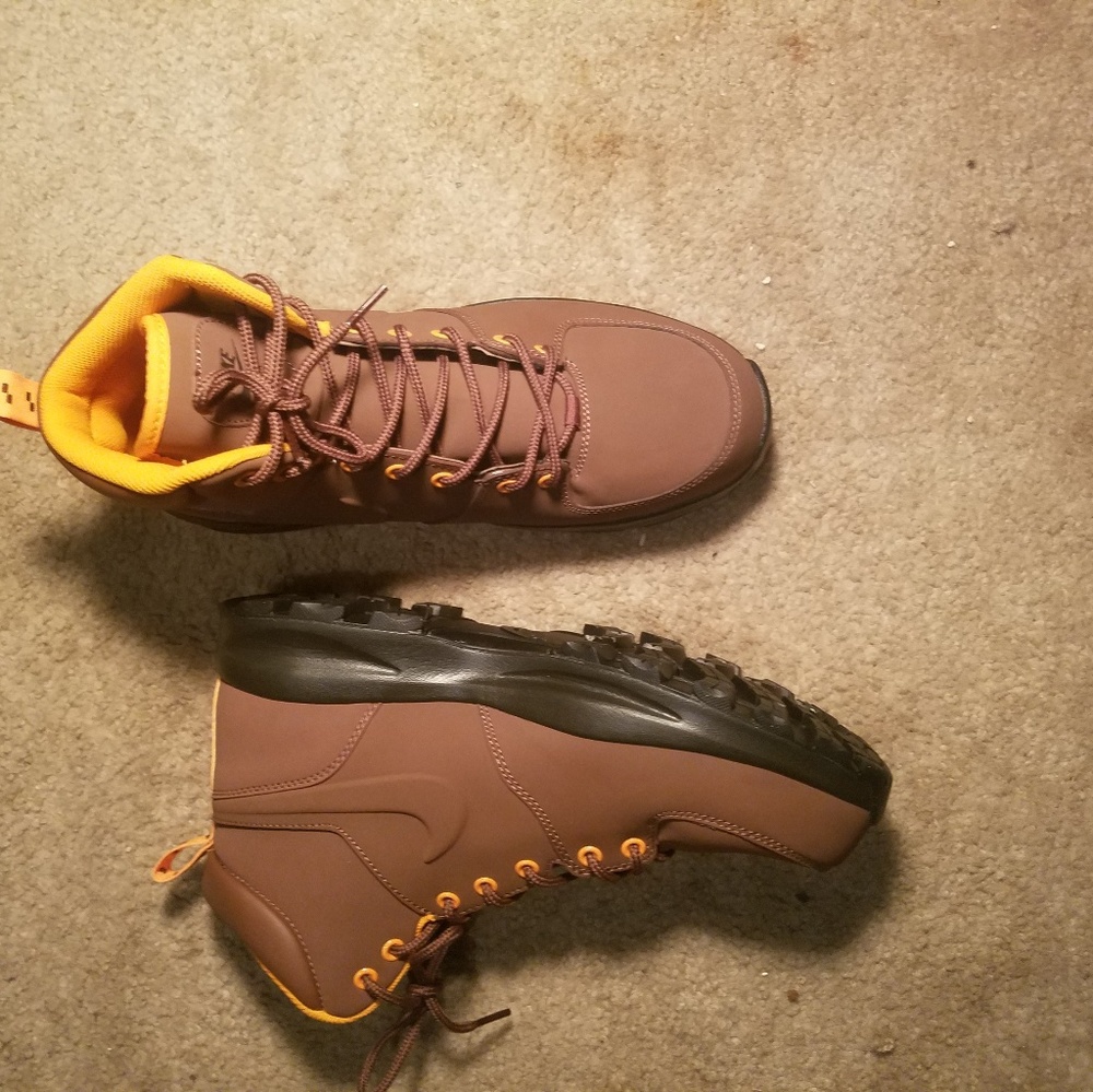 Mens nike monoa leather boots